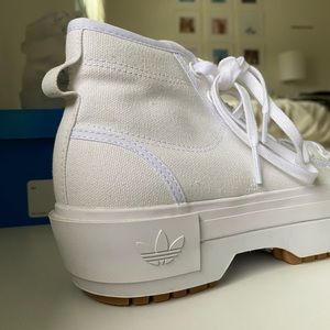 Platform adidas sneakers! Perfect with an all white fit or tennis dress.
